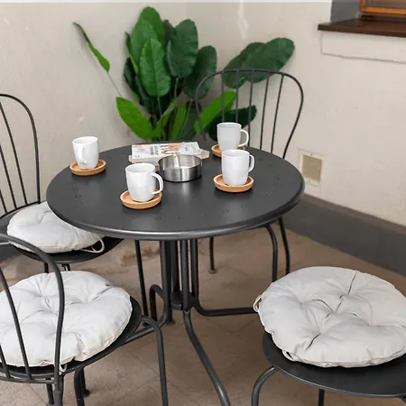 Luxury With Private Garden & Parking *