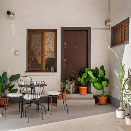 Luxury With Private Garden & Parking