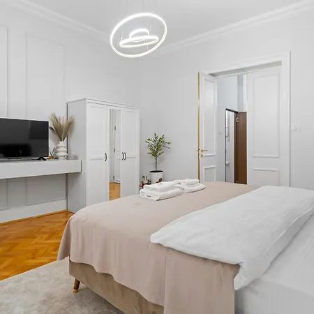 Zen With Self Check-in & Private Parking * Bucharest