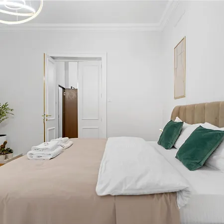 Zen With Self Check-in & Private Parking Apartment Bucharest