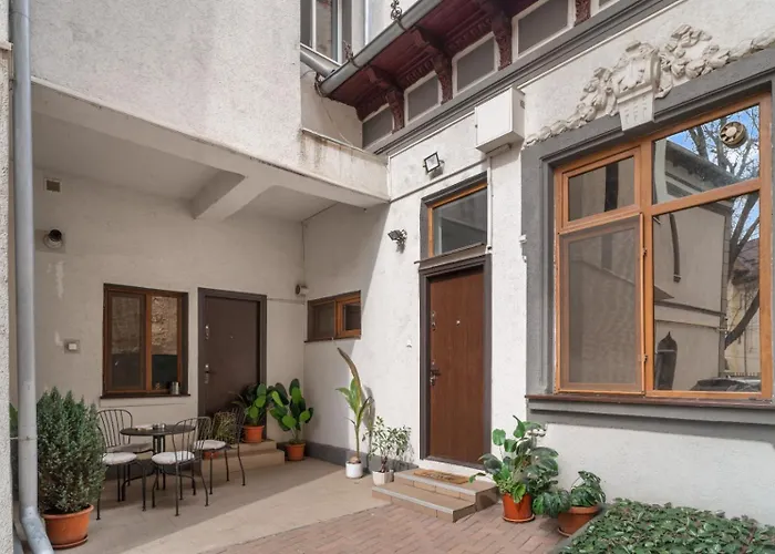 Апартаменты Luxury With Private Garden & Parking *