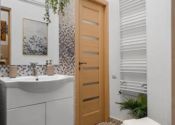 アパート Luxury With Private Garden & Parking ブカレスト