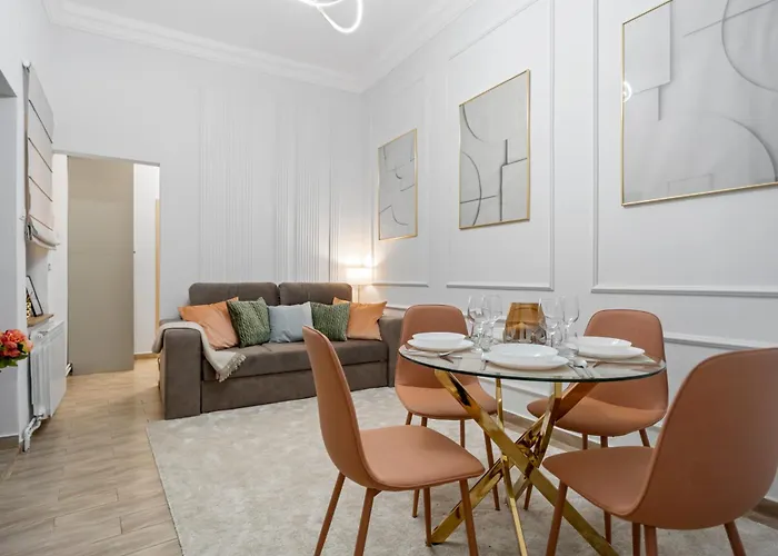 アパート Luxury With Private Garden & Parking