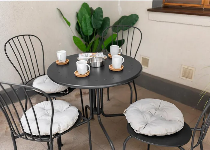 Luxury With Private Garden & Parking *