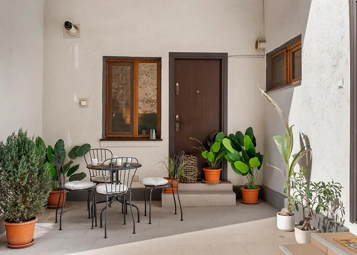 Luxury With Private Garden & Parking