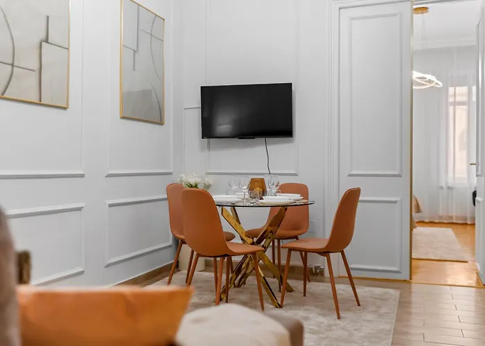 Luxury With Private Garden & Parking * Bukarest