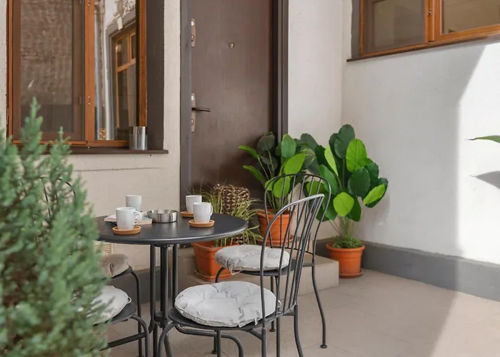 Luxury With Private Garden & Parking