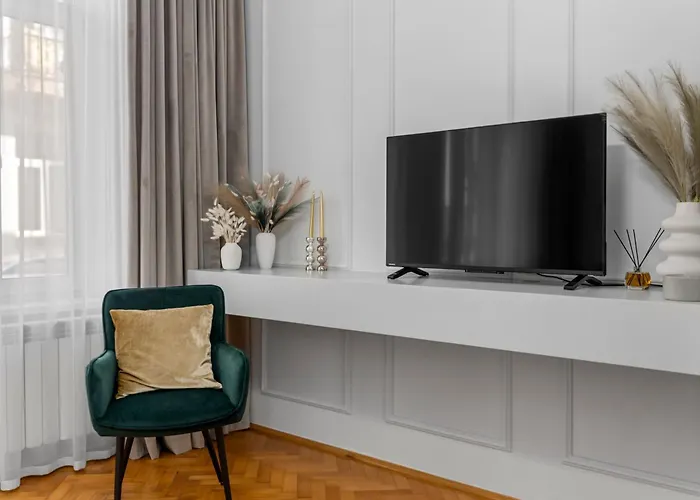 Luxury With Private Garden & Parking * ブカレスト