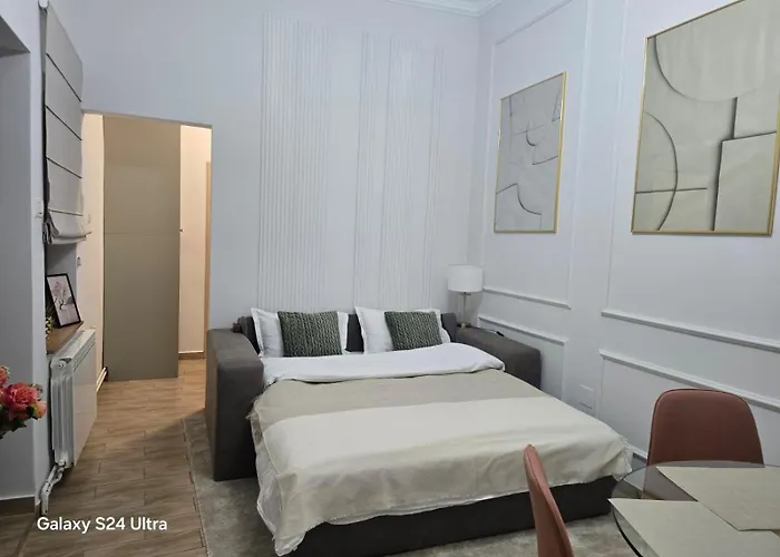 Apartman Luxury With Private Garden & Parking *