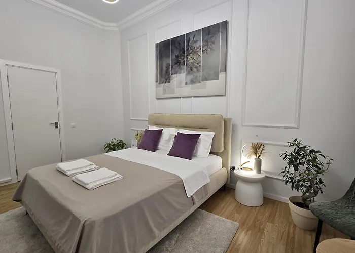 アパート Luxury With Private Garden & Parking ブカレスト