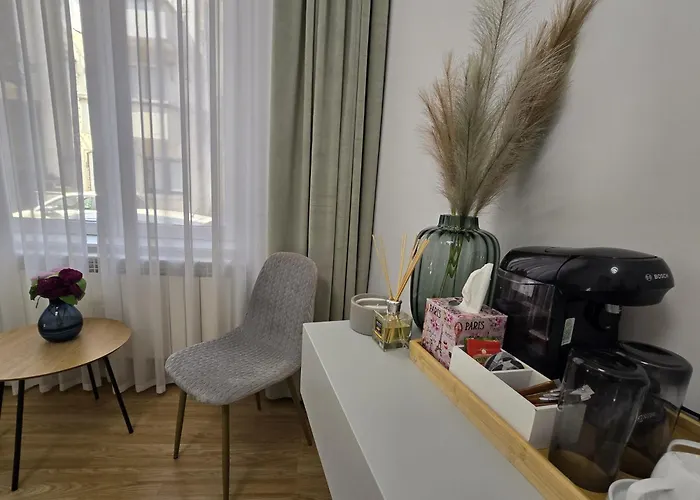 Luxury With Private Garden & Parking Апартаменты Бухарест