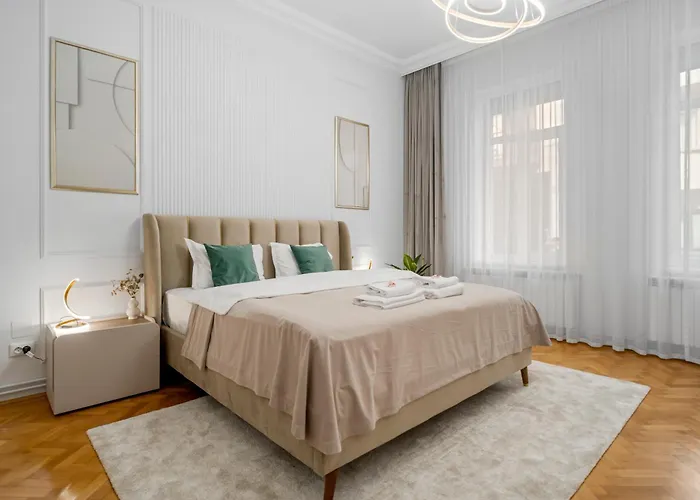 Apartman Luxury With Private Garden & Parking