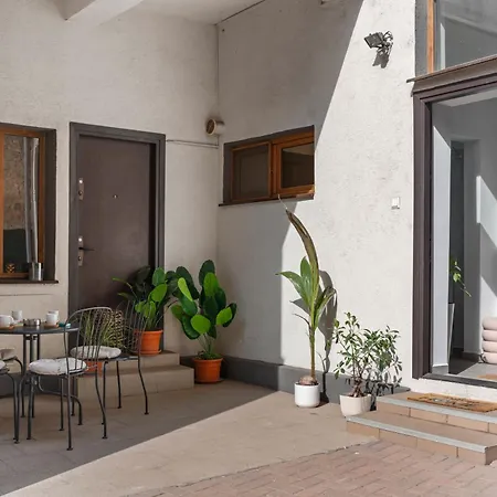 Lägenhet Luxury With Private Garden & Parking