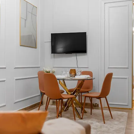 Luxury With Private Garden & Parking * 부쿠레슈티