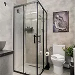 Luxury With Private Garden & Parking Апартаменты Бухарест