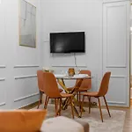 Luxury With Private Garden & Parking * Бухарест