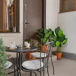 Luxury With Private Garden & Parking